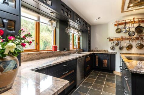 Kitchen/ Dining Room