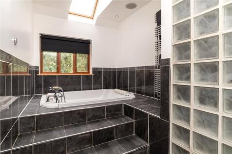 Bathroom/ Ensuite
