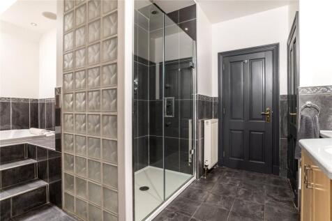 Bathroom/ Ensuite