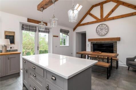Kitchen/ Dining
