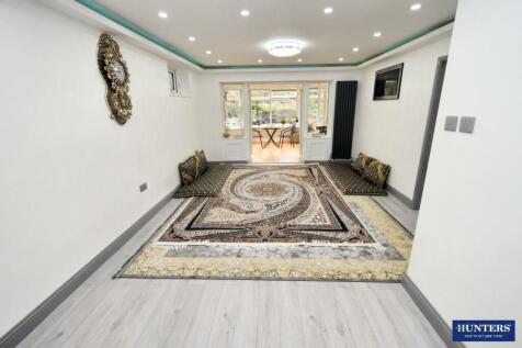 Lounge-dining room