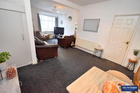 Lounge-dining room