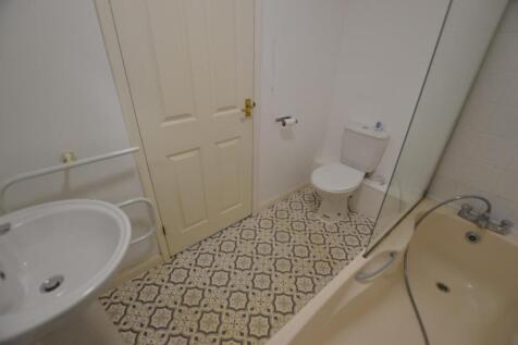 Bathroom.JPG
