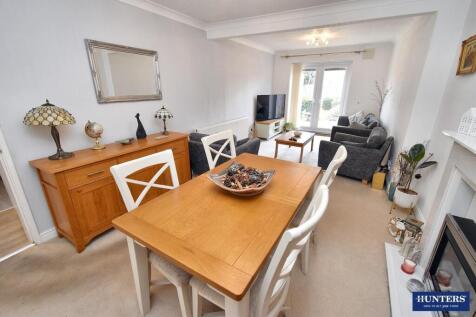 Lounge-dining room