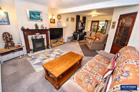 Lounge-dining room