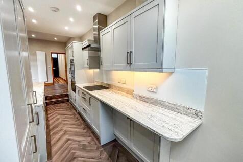 Kitchen 2.jpg