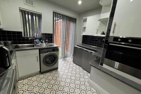 Kitchen 2.jpg