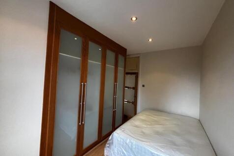 Bedroom One 1.jpg
