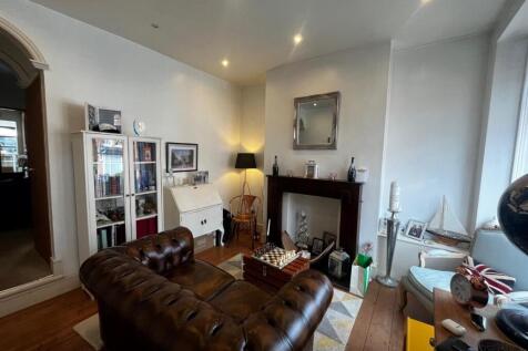 Front Reception Room 2.jpg