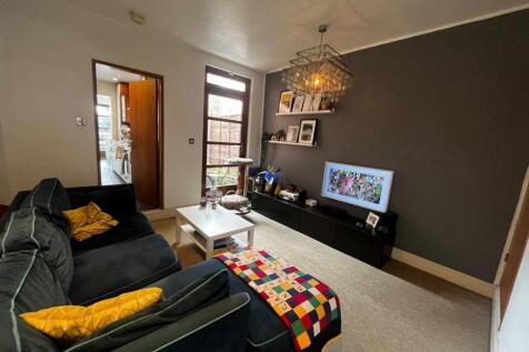 Rear Reception Room 1.jpg