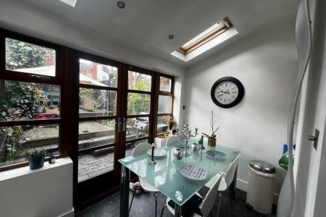 Breakfast Kitchen 2.jpg