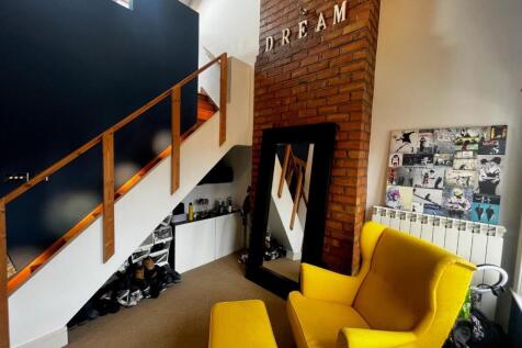 Bedroom One 3.jpg