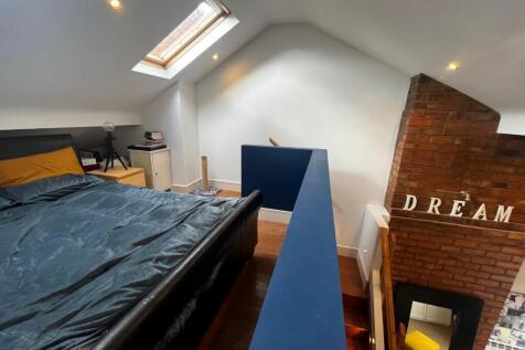 Bedroom One 5.jpg