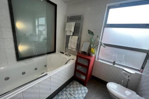 Bathroom.jpg