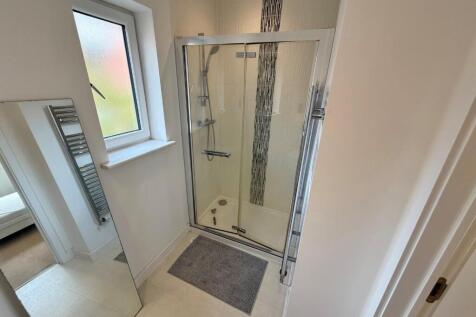 ensuite.jpg