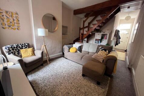 Rear Reception Room 1.jpg