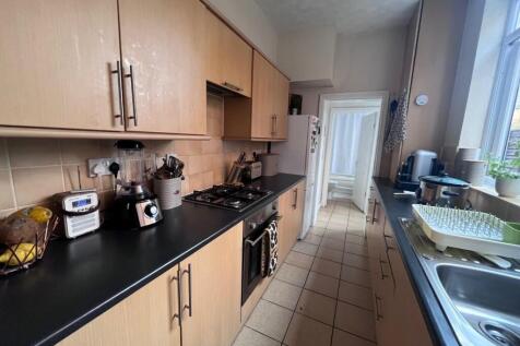 Kitchen 2.jpg