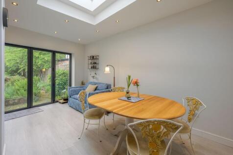 Living Dining Area