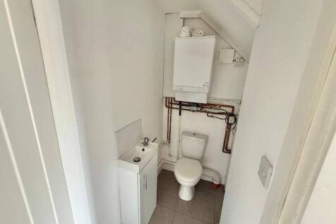 guest wc.jpg