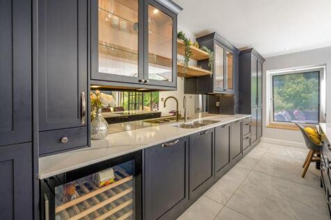 Kitchen Area 4