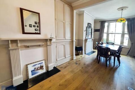 Lounge Dining Room 1
