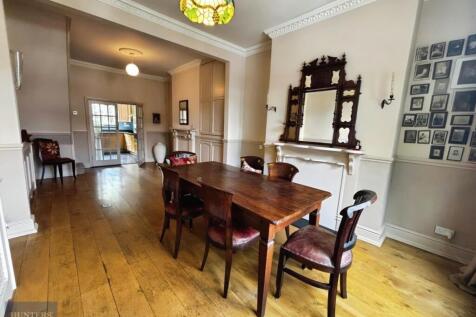 Lounge Dining Room 2