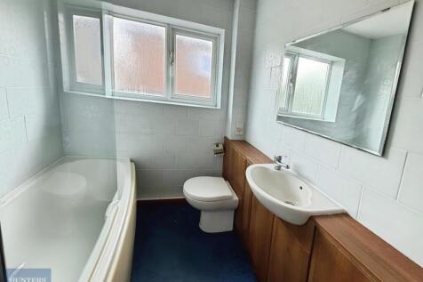 82ede140-Bathroom.jpg