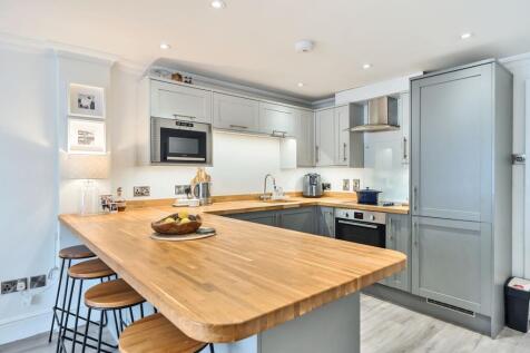 Kitchen / Reception