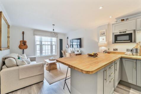 Kitchen / Reception