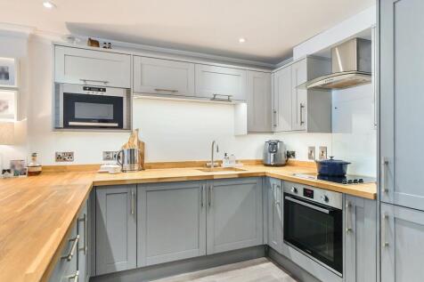 Kitchen / Reception