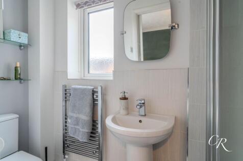 Ensuite to Bedroom 1