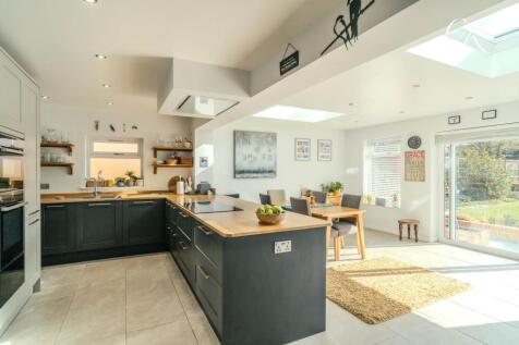 Kitchen/Dining Area