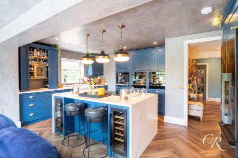 Kitchen / Lounge