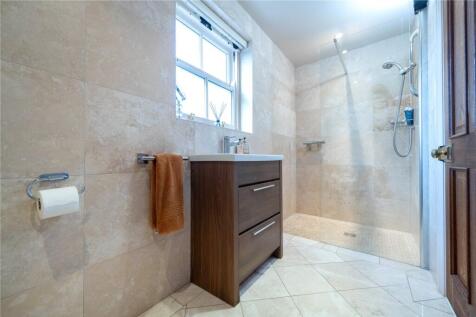 Gf Shower Room