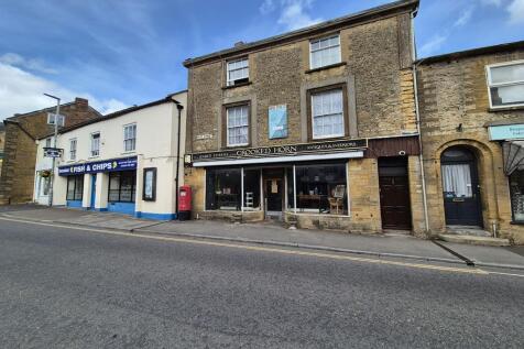 Shop to rent in Crewkerne