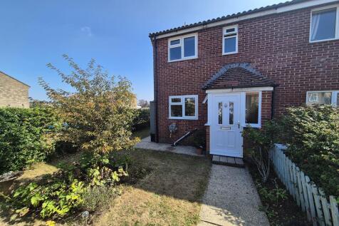 Two bedroom end of terrace to let