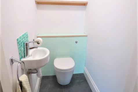 Cloakroom/wc