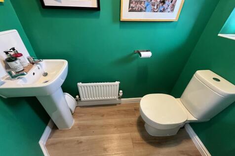 Cloakroom/wc
