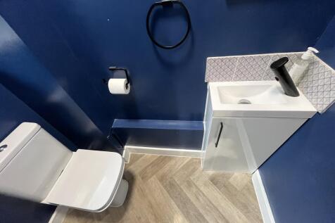 Cloakroom/wc