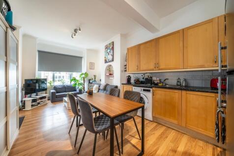 44-A-Rowfant-Road...