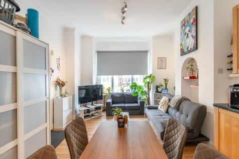 44-A-Rowfant-Road...