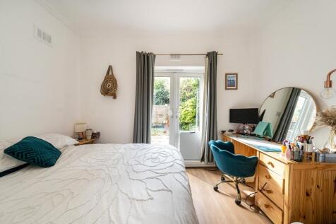 44-A-Rowfant-Road...