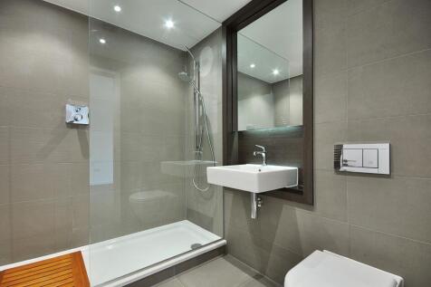 En -Suite Shower ...