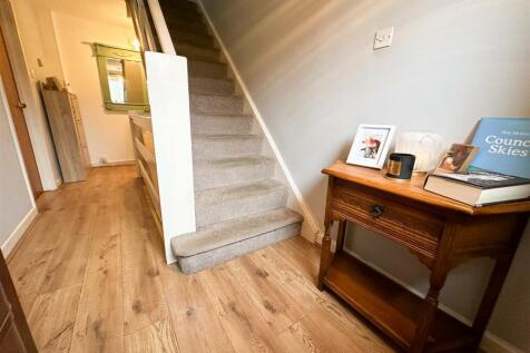 FIRST FLOOR LANDING AND STAIRS