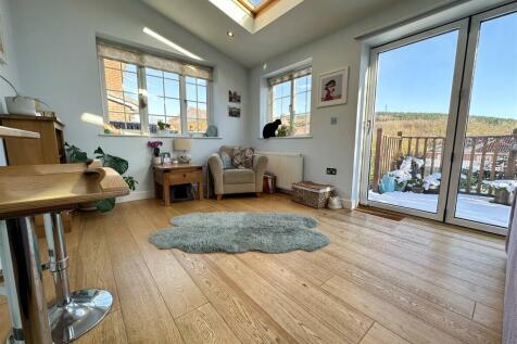 OPEN PLAN FAMILY ROOM