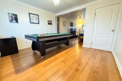LOUNGE AND GAMES ROOM