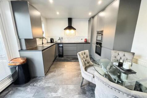 KITCHEN DINING ROOM
