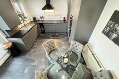 KITCHEN DINING ROOM