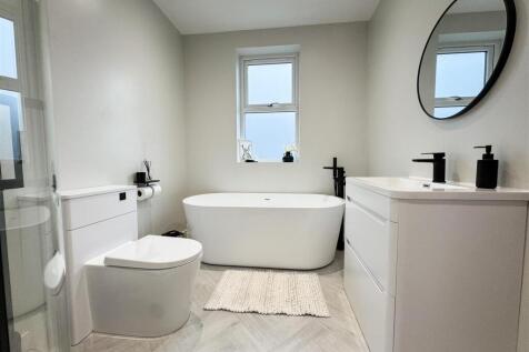 FAMIILY BATH AND SHOWER ROOM