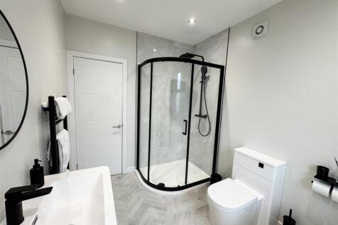 FAMIILY BATH AND SHOWER ROOM